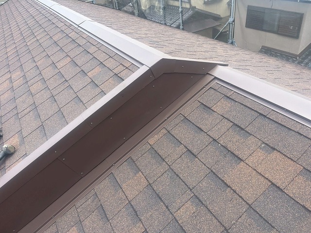 棟板金設置後の屋根